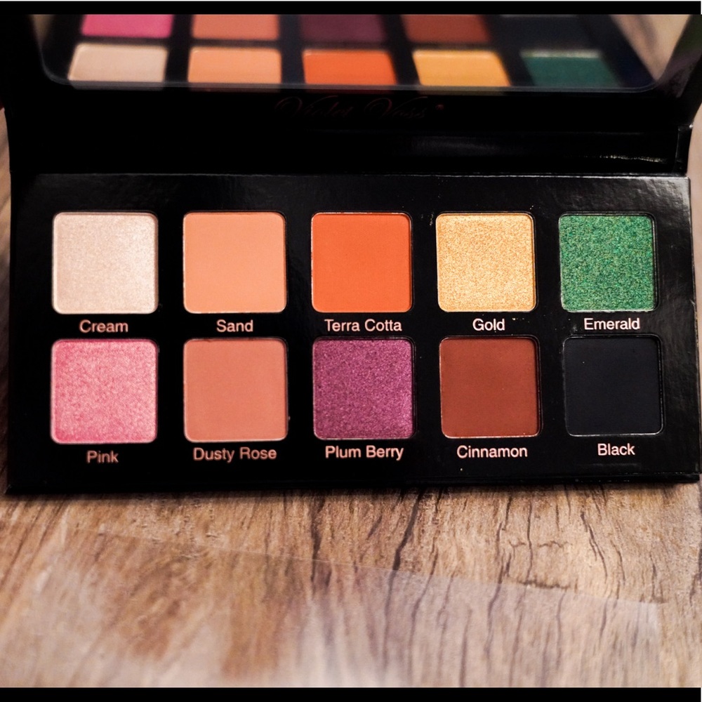 Violet Voss Essentials Pallette